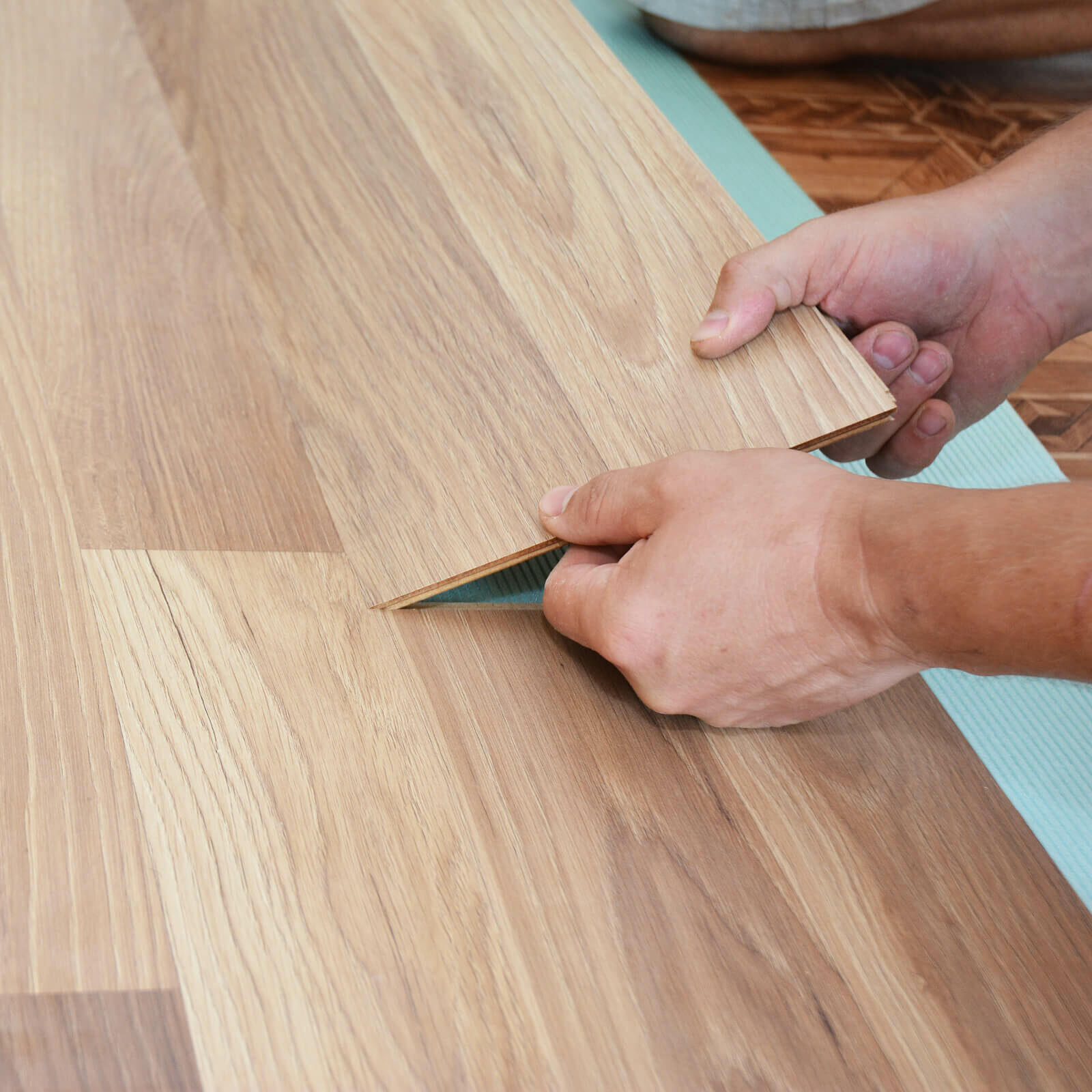 Brothers flooring. Laminate Flooring installation.